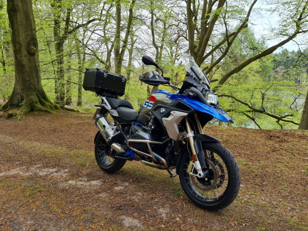 Zoom in BMW R1200GS Rallye