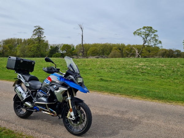 Zoom in BMW R1200GS Rallye