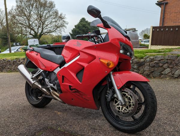 Zoom in Honda VFR800