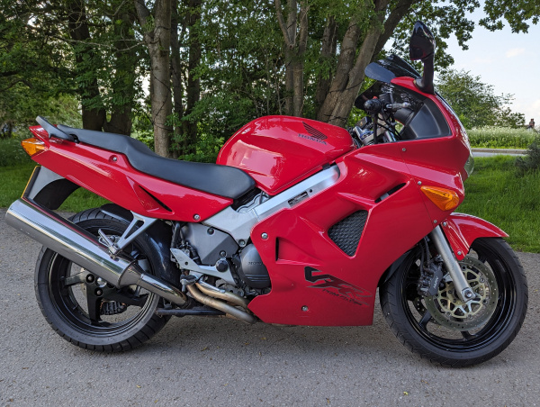 Zoom in Honda VFR 800