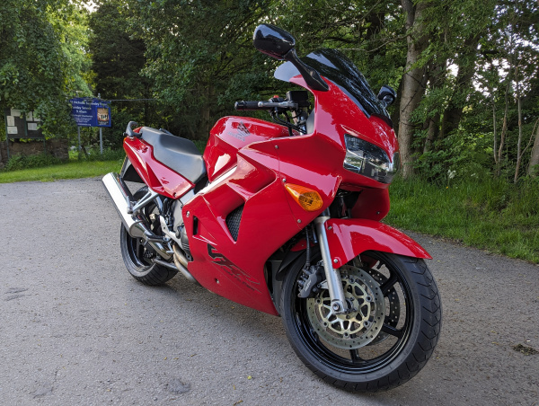 Zoom in Honda VFR 800