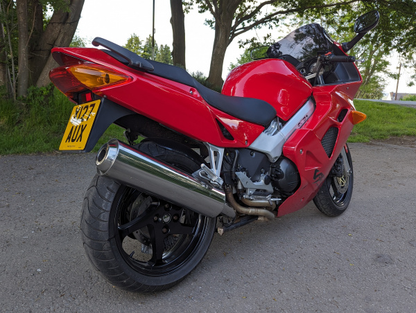 Zoom in Honda VFR 800