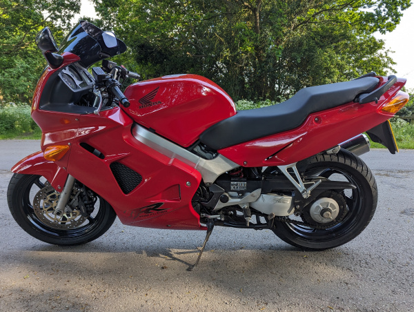 Zoom in Honda VFR 800