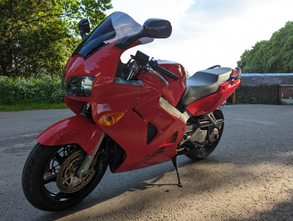 Zoom in Honda VFR 800