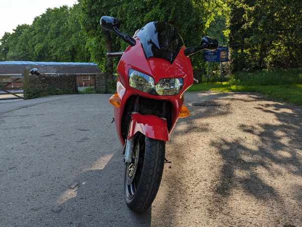 Zoom in Honda VFR 800