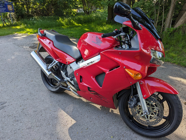 Zoom in Honda VFR 800