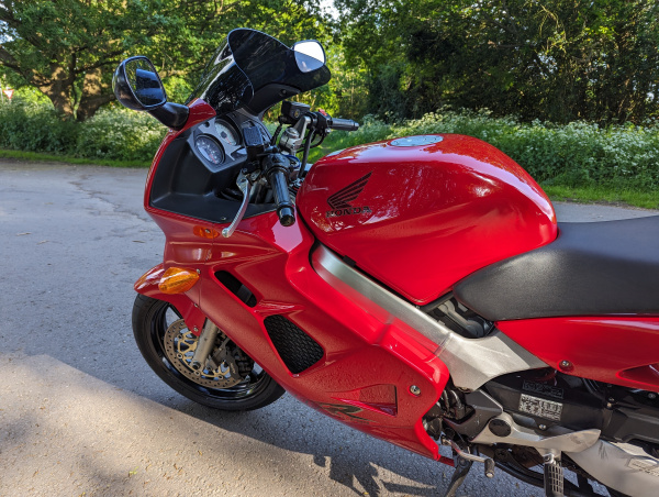 Zoom in Honda VFR 800