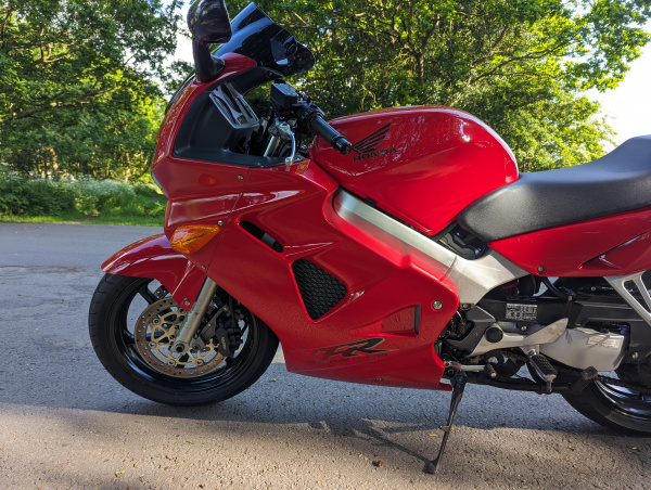 Zoom in Honda VFR 800