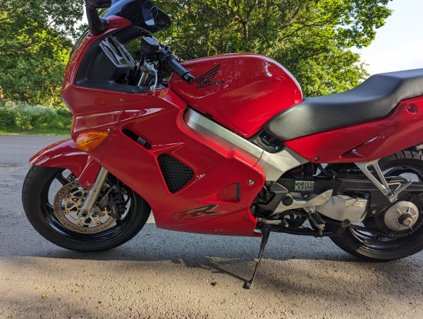 Zoom in Honda VFR 800