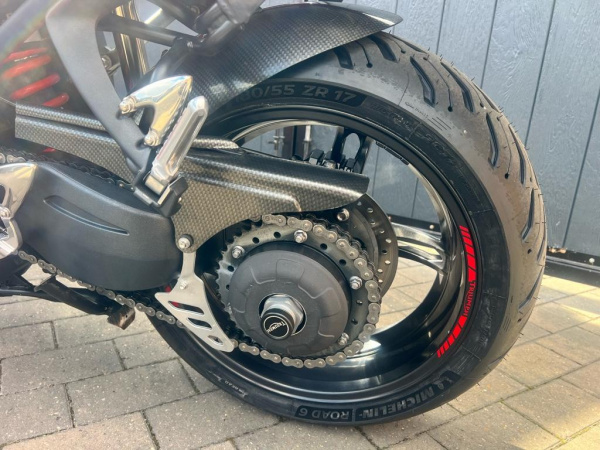 Zoom in Triumph Sprint ST 1050