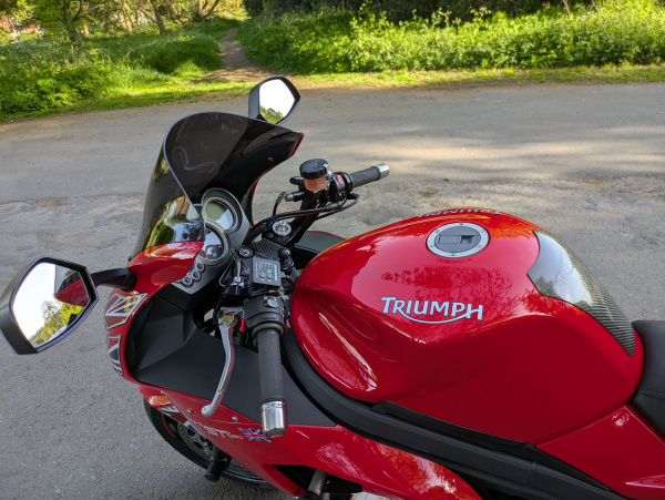 Zoom in Triumph Sprint ST 1050