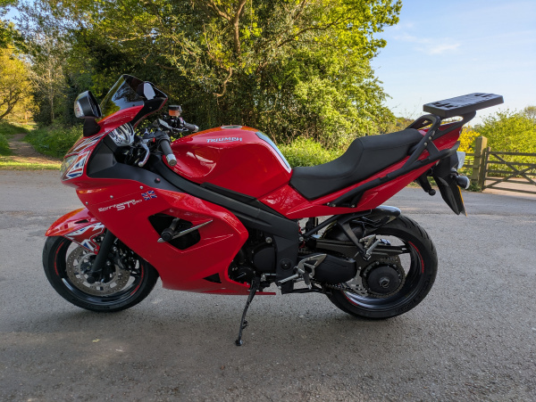 Zoom in Triumph Sprint ST 1050