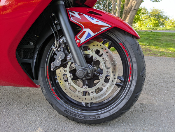 Zoom in Triumph Sprint ST 1050