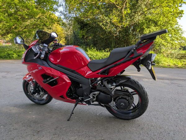 Zoom in Triumph Sprint ST 1050
