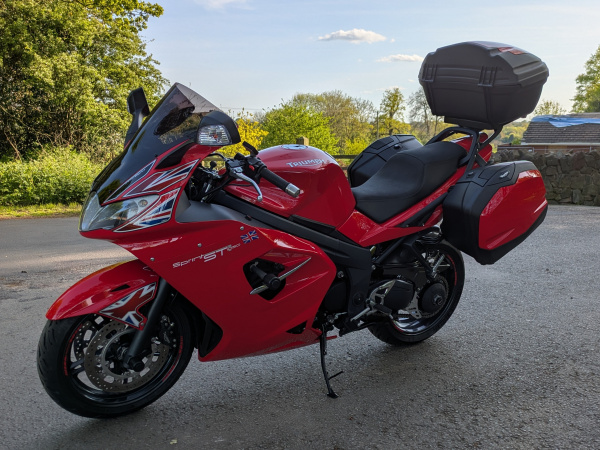 Zoom in Triumph Sprint ST 1050