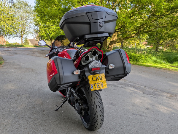 Zoom in Triumph Sprint ST 1050