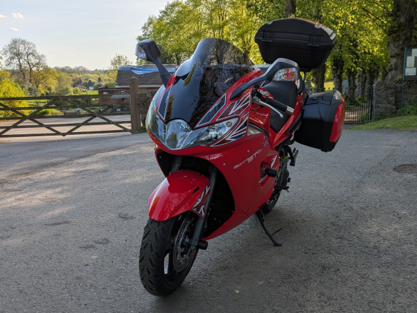 Zoom in Triumph Sprint ST 1050