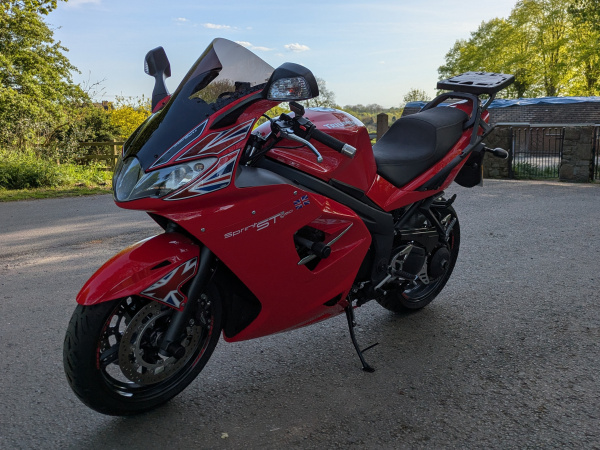 Zoom in Triumph Sprint ST 1050