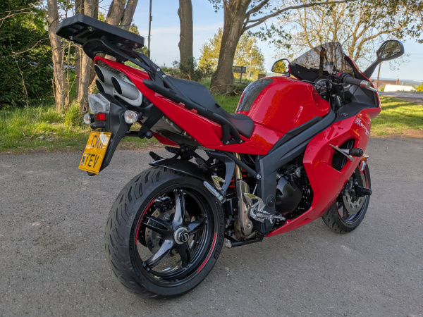 Zoom in Triumph Sprint ST 1050