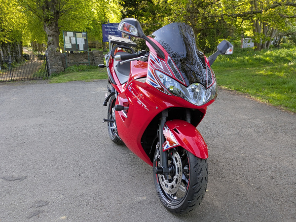 Zoom in Triumph Sprint ST 1050