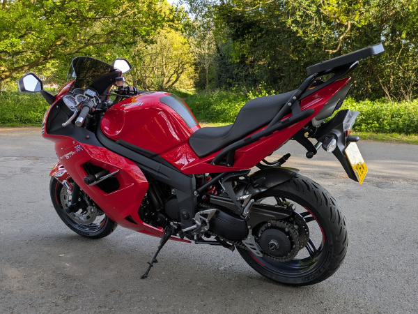 Zoom in Triumph Sprint ST 1050