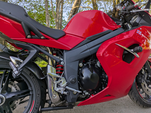 Zoom in Triumph Sprint ST 1050