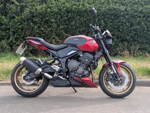 Triumph Trident 800-02