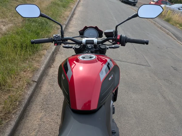 Triumph Trident 800-04