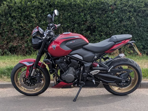 Triumph Trident 800-05